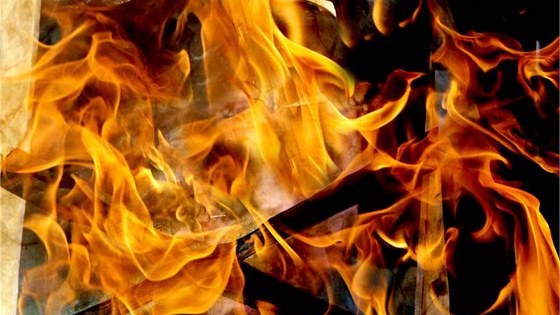 Mu zapálil v Rapotín ped dvemi bytu své bývalé pítelkyn ohe a poté vyhrooval, e vechny vypálí (ilustraní snímek).
