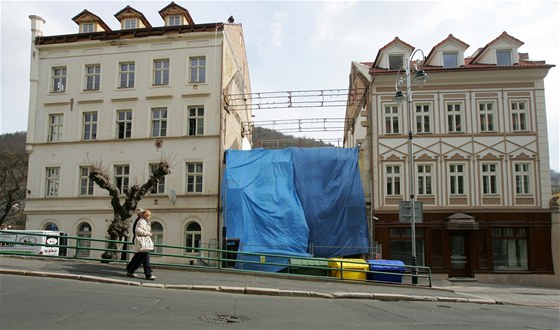 Historicky cenná budova z 18. století na Zámeckém vrchu v Karlových Varech je