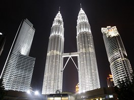 Na dvojici mrakodrap Petronas Twin Towers v hlavním mst Malajsie Kuala...