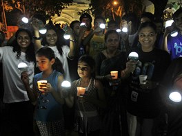 Hodina zem v Indii. Úastníci si pinesli solární lampy. Svtlo se v rámci