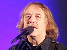 Jaromír Nohavica na koncertu v kostelu v Ostravě-Zábřehu. (12. prosince 2010)