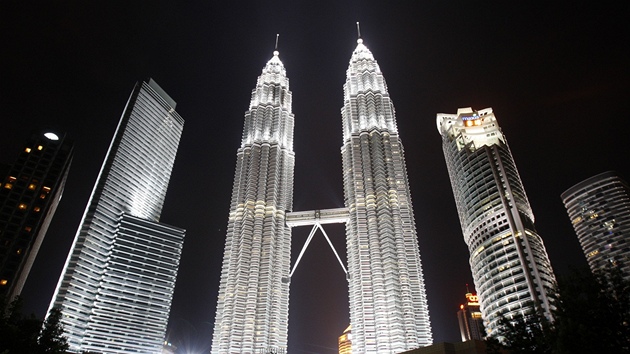 Na dvojici mrakodrap Petronas Twin Towers v hlavním mst Malajsie Kuala...