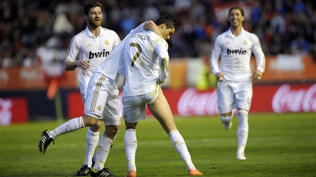 STRIPTÝZ? Ne, to Cristiano Ronado z Realu Madrid oslavuje se svými spoluhrái