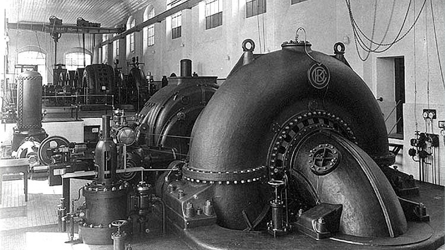 Strojn zazen tvoily ti hydroagregty, v roce 1911 pibyl tvrt.