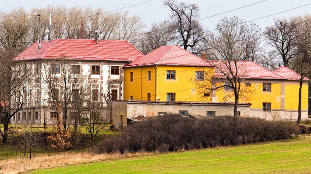 Zámeček v Tuchlově nedaleko Teplic, ve kterém sídlí dětský domov. Zámeček v Tuchlově nedaleko Teplic, ve kterém sídlí dětský domov.