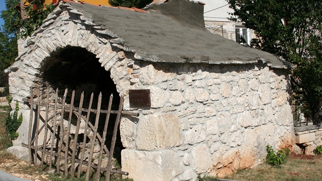 Mezi zstavbou Premantury se schovv zajmav fragment minulosti, starobyl pec uren k peen chleba.
