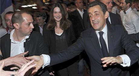 Francouzský prezident Nicolas Sarkozy a jeho manelka Carla Bruniová (31....