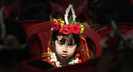 Rodie o dívky v Indii píli nestojí kvli drahým svatbám a vnu.