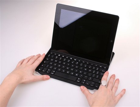 Logitech Zagg - pouzdro / klvesnice pro iPad 2. Spolupracuje i s iPadem 3.