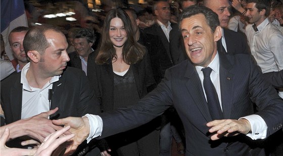 Francouzský prezident Nicolas Sarkozy a jeho manelka Carla Bruniová (31....