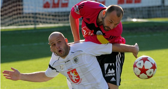 JAKO DO SEDLA. eskobudjovický kapitán Roman Lengyel se vyhoupl na hradeckého