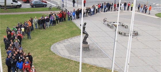 Hokej v Pardubicích fanouky táhne. Kdo si koupí lístek vas, tak uetí.