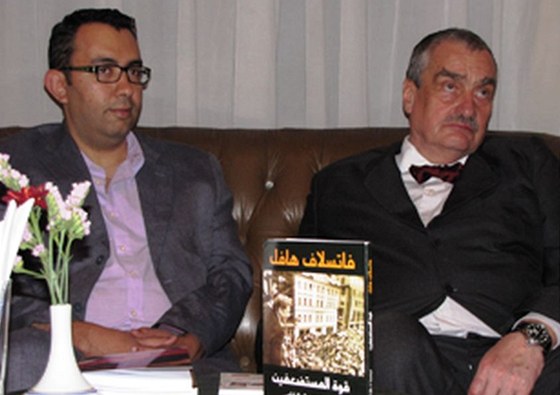 Nakladatel aríf Bakr a ministr zahranií Karel Schwarzenberg. (2. dubna 2012)