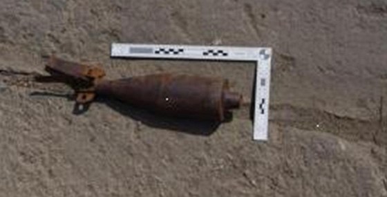 Dlostelecký granát ráe 82 mm do kanonu, který se dostal spolu se rotem do sbrných surovin v eských Budjovicích.