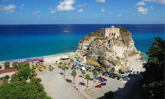 Starobylé msteko Tropea s kostelem sv. Marie