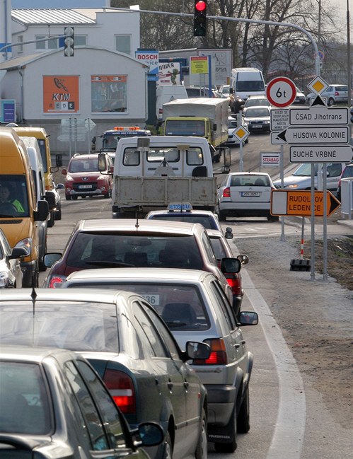 Budjovice jsou známé vysokou hustotou provozu.