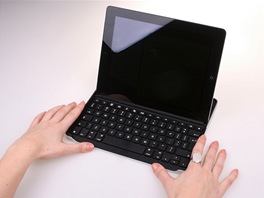 Logitech Zagg - pouzdro / klvesnice pro iPad 2. Spolupracuje i s iPadem 3.