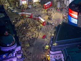 Letecký pohled na Piccadilly Circus v Londýn
