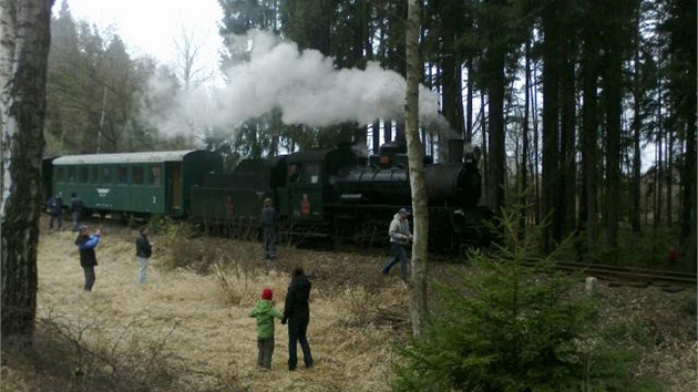 Parní lokomotiva vykolejila u Jindřichova Hradce (8. dubna 2012) Parní lokomotiva vykolejila u Jindřichova Hradce (8. dubna 2012)