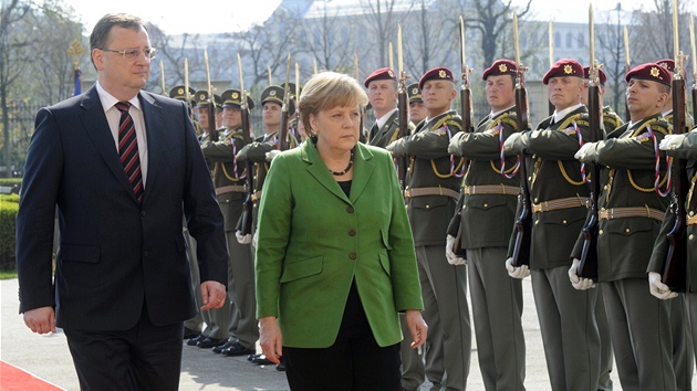 Premiér Petr Neas uvítal nmeckou spolkovou kancléku Angelu Merkelovou. (3.