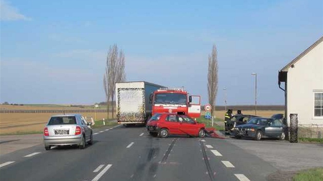 Druhá nehoda na silnici 1/11 u Lhoty pod Libany. 