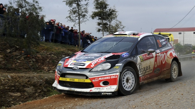 NA OTOLIN. eský jezdec Martin Prokop s fordem pi Portugalské rallye