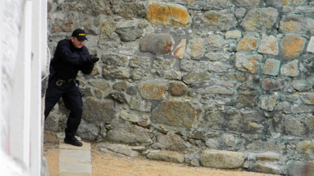 Policisté nacviovali zákrok pi vloupání do zámku v Beov nad Teplou, kde je