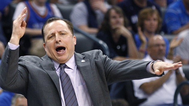 Tom Thibodeau operuje na lavičce Chicaga Bulls. Tom Thibodeau operuje na lavičce Chicaga Bulls.