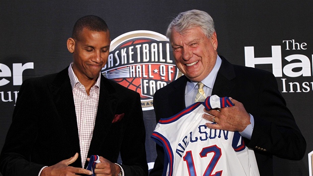 VZHŮRU DO DĚJIN. Don Nelson (vpravo) a Reggie Miller letos vstoupí do Síně VZHŮRU DO DĚJIN. Don Nelson (vpravo) a Reggie Miller letos vstoupí do Síně