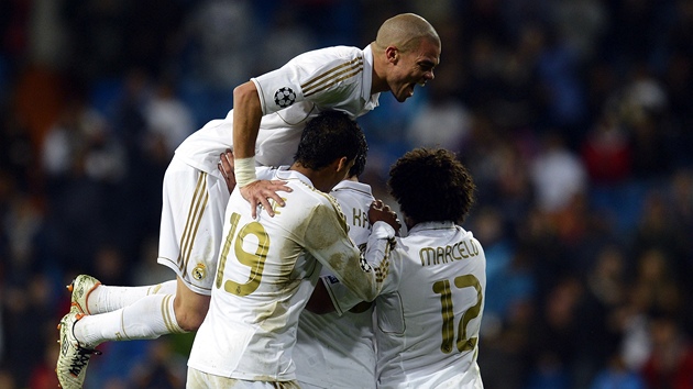 POHODOV TVRTFINLE. Fotbalist Realu Madrid se raduj z branky proti kyperskmu celku APOEL Niksie.