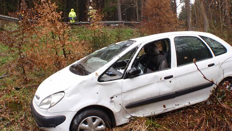 Auto pokozené pi nehod u Lázní Blohrad