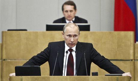 Vladimir Putin hodnotí psobení své vlády ped ruskými poslanci (11. dubna 2012)