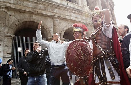 Mui obleení za centuriony a gladiátory z antického íma protestovali ped