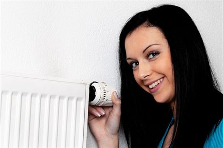 Uspoit na topení umí i správná regulace programovatelným pokojovým termostatem. Ilustraní snímek