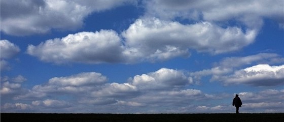 ervnovou oblohu budou okupovat oblaka, odhadují meteorologové (ilustraní foto).