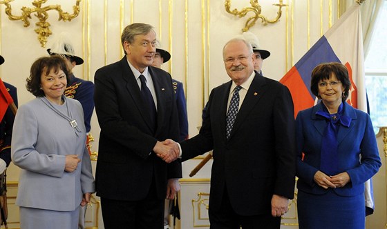 Slovenský prezident Ivan Gaparovi (vpravo) se svou manelkou Sylvií a jeho