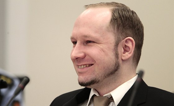 Anders Breivik u soudu v Oslu (17. dubna 2012)