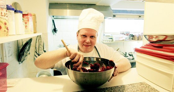 Martin Vondra, kucha, který pipravuje pro návtvníky kavárny polévky,