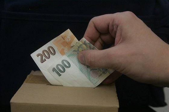 Prmrná nominální mzda stoupla bhem prvního pololetí na 19 484 korun.