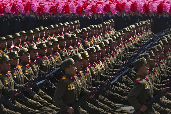 Severokorejských voják bude podle KLDR dál pibývat, aby zmohli pípadnou americkou invazi.