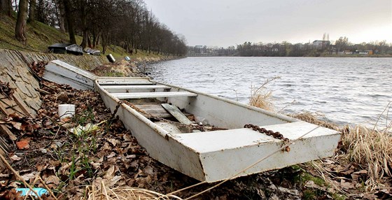 S tím, jak zaalo vypoutní rybníku Jordán, se opt v Táboe zaalo mluvit o cen za zakázku na jeho odbahnní.