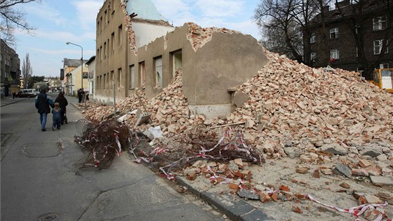 ást dom v bývalém romském ghettu v perovské kodov ulici je ji zdemolovaná, ve zbývajících jet ijí lidé