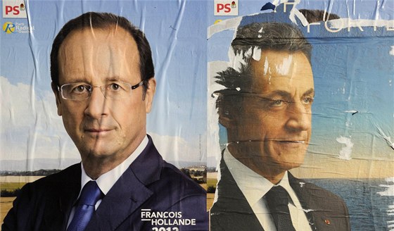 Kdo má ped francouzskými prezidentskými volbami mírn navrch naznaují nejen przkumy, ale i plakáty (16. dubna 2012)