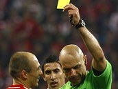 Mnichovsk Robben dostv od sudho Webba lutou kartu za uebnicov lapk.