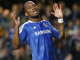 ROZMRZELÝ STELEC. Didier Drogba z Chelsea lomí rukama po nepovedené útoné...