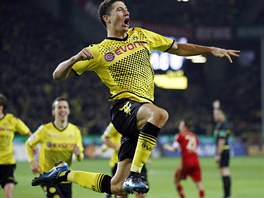 ZAÍDIL VÍTZSTVÍ. Robert Lewandowski z Borussie Dortmund se raduje z gólu,...