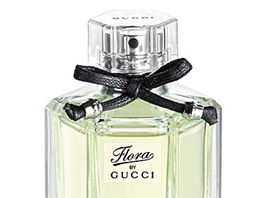 Tuberza a lstky fialky najdete v novince Gracious Tuberose Flora by Gucci.