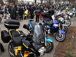 Olomoutí motorkái v sobotu zahájili sezonu srazem v Legionáské ulici a...