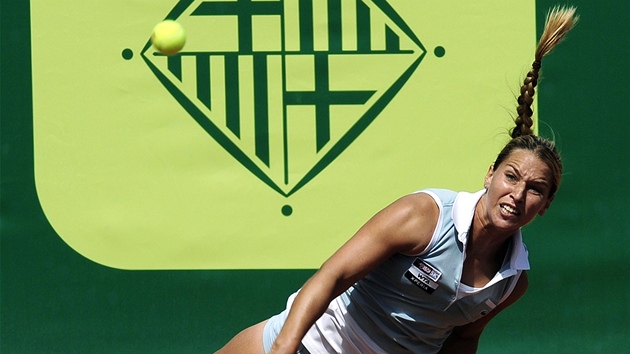Slovenka Dominika Cibulkov ve finle turnaje v Barcelon. V poslednm duelu nestaila na Italku Saru Erraniovou.