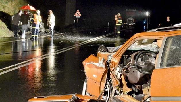 Zásah hasi u tragické nehody na silnici I/6 u almanova na Karlovarsku (16.
